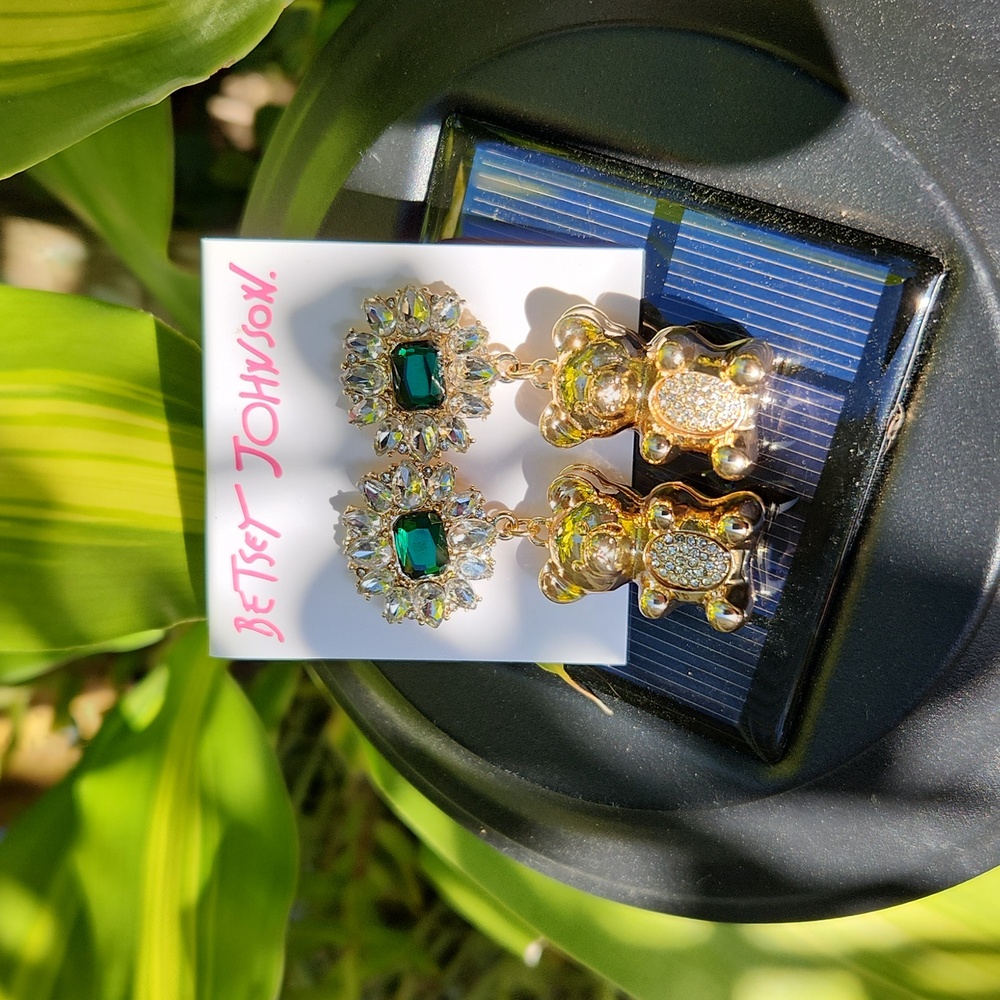 Betsey Johnson Dangling Bear Eàrrings. NWT